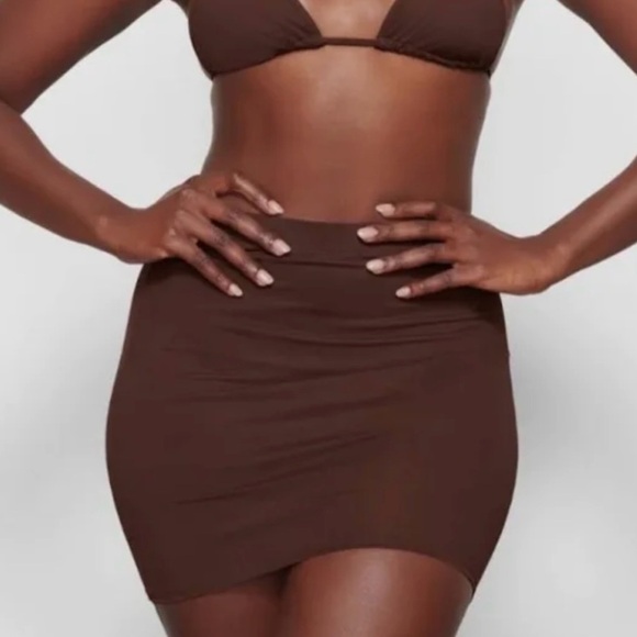 SKIMS Seamless Sporty Swim Mini Skirt Womens 4X Cocoa (SW-SKT-0800) Cocoa, NWT - Picture 1 of 10